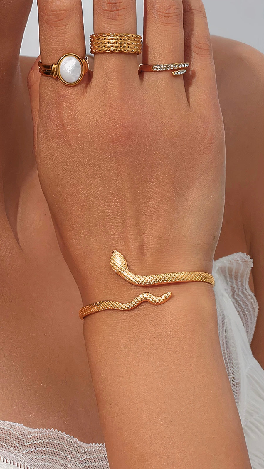 Complete Your Look with Minimalistic but Gorgeous Bracelets