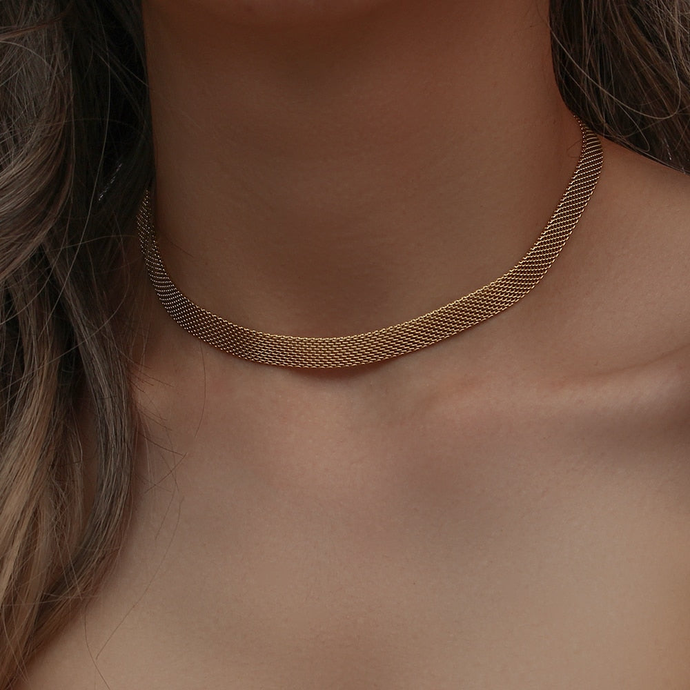Intricate Mesh 18K Golden Plated Necklace - Femerald