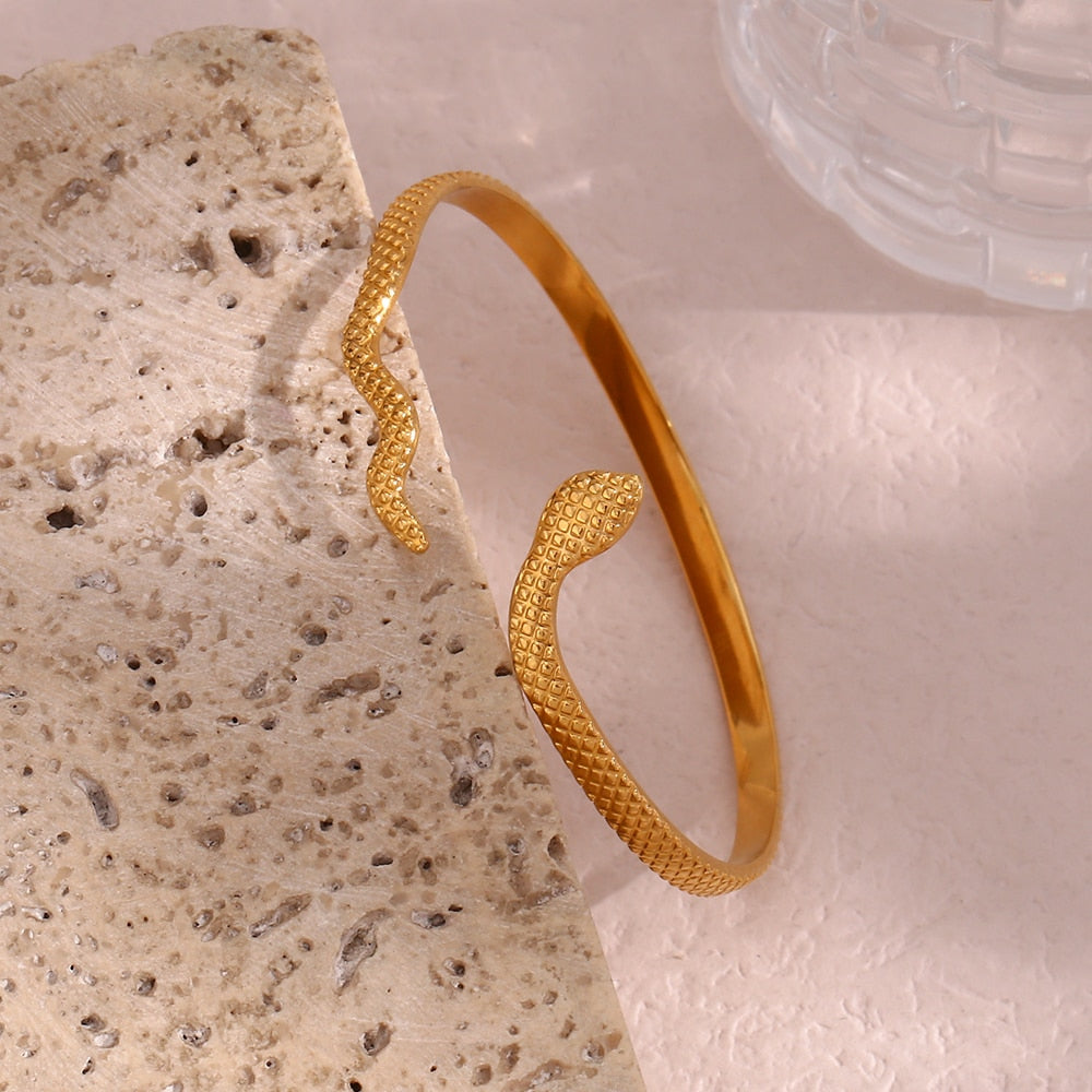 Minimalistic Snake 18K Golden Plated Bracelet - Femerald
